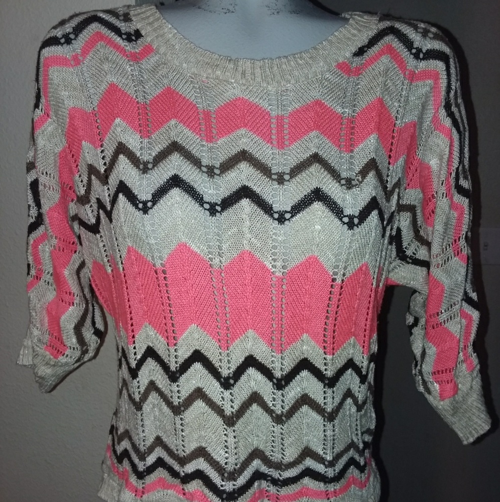 Women shirt by chesley size Small